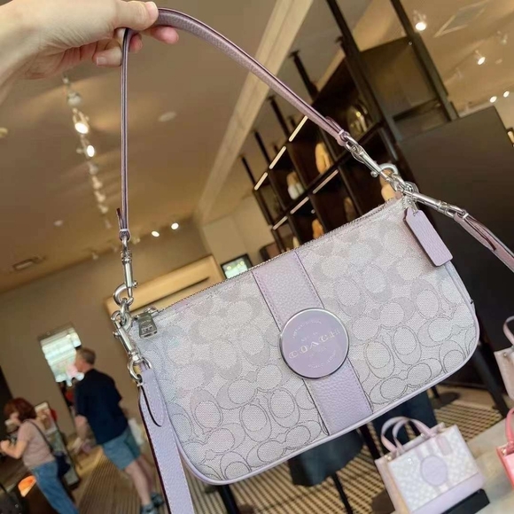 100% Authentic Guarantee ⚛️👜Coach Lonnie Baguette In Signature Jacquard - Picture 2 of 10